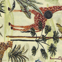 Charger l'image dans la galerie, Into the Wild par Teresa Chan pour Paintbrush Studio Fabrics - Background Green Mama and Baby

