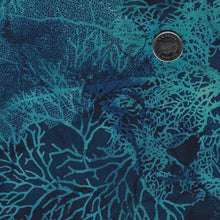 Charger l&#39;image dans la galerie, Sea Breeze par Deborah Edwards and Melanie Samra pour Northcott - Background Dark Blue Coral
