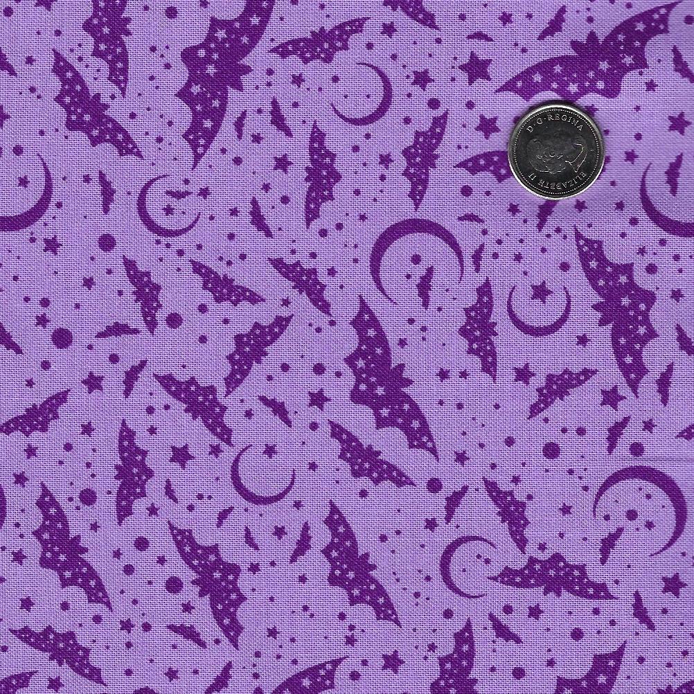 Mr. Bones Sews par Kimberlee Peers-Moore pour Figo Fabrics - Background Lilac Bats