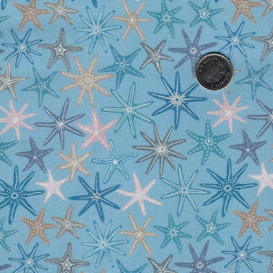 Ocean Pearls par Lewis and Irene - Background Light Blue Starfish