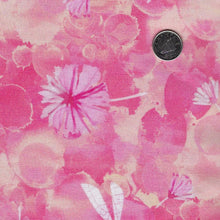 Charger l&#39;image dans la galerie, Dragonfly Dreams par Deborah Edwards pour Northcott - Multi Peach Floral &amp; Dragonfly
