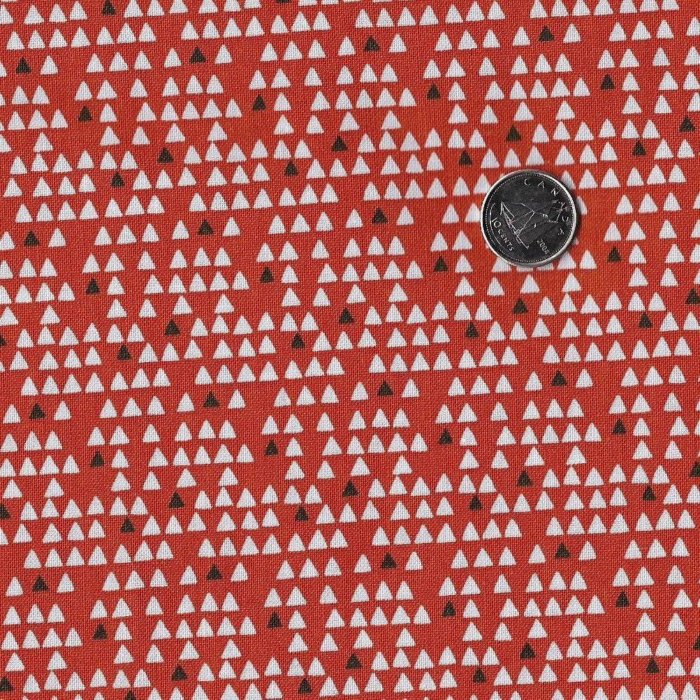 Penguin Paradise par Camelot Fabrics - Background Red Tiny Triangles