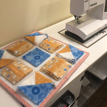 Charger l&#39;image dans la galerie, Lori Holt de Bee in my Bonnet - Planche de conception - Stitch Coral Ditsy
