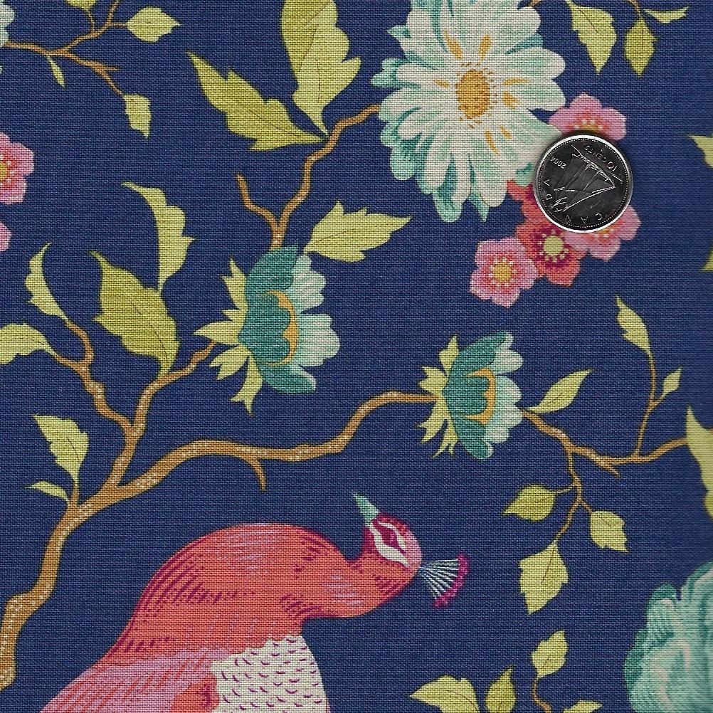 Chic Escape par Tilda Fabrics - Peacock Tree Navy Blue