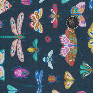 Flutter By par Bethan Janine pour Dashwood Studio - Flying Insects Background Navy